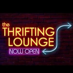 Lounge is open!! 🌹